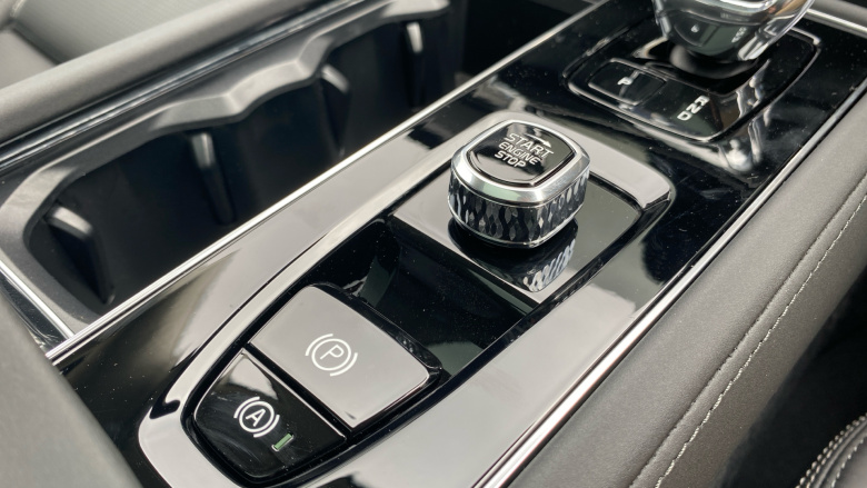 Volvo XC90 2.0 T8 PHEV Ultra Dark 5dr AWD Geartronic Estate